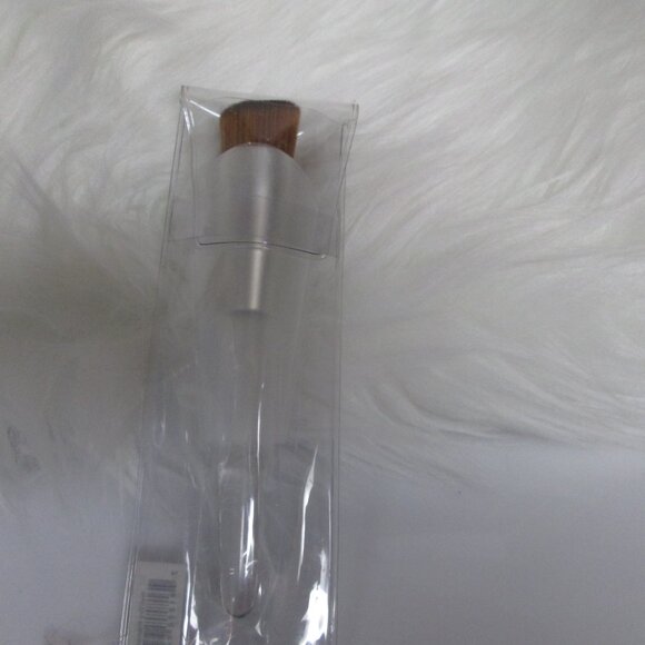 Trish McAvoy WET & DRY Face Brush For Dramatic or Daily looks Versatile & NEW - Picture 4 of 4